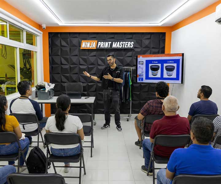 curso presencial de serigrafia en salón moderno